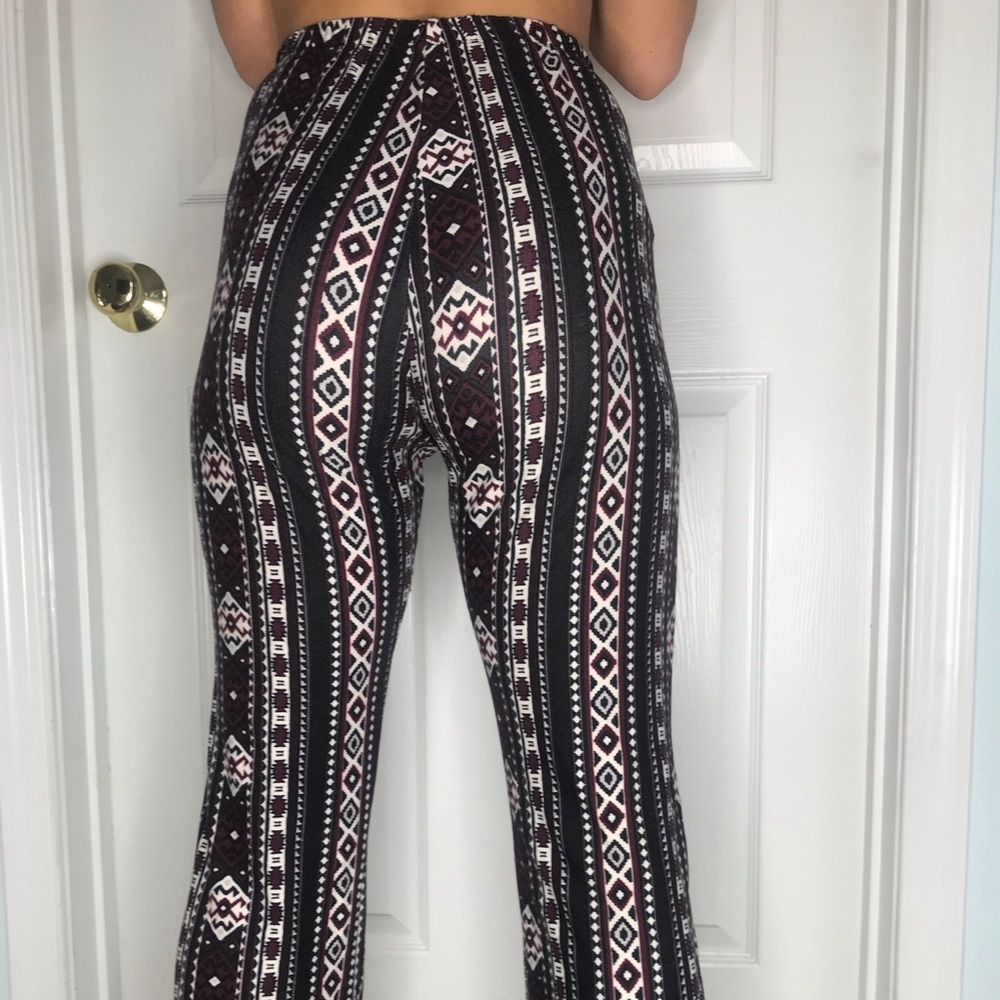Printed bell bottom leggings